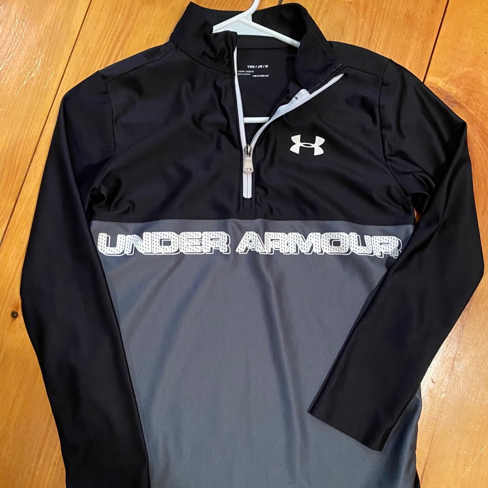 Boys Under Armour 1/4 zip up Youth Medium